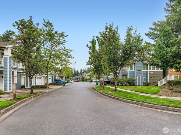 10630 221st Lane NE 204, Redmond WA 98053
