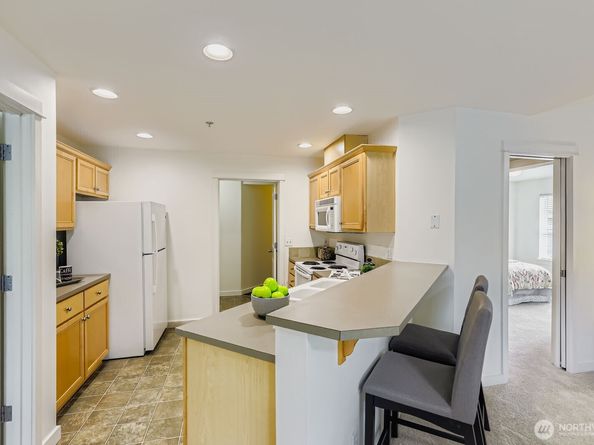 10630 221st Lane NE 204, Redmond WA 98053