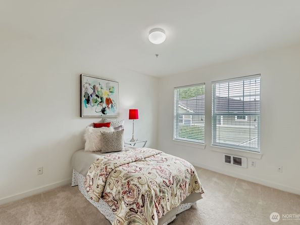 10630 221st Lane NE 204, Redmond WA 98053