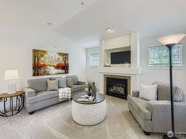 10630 221st Lane NE 204, Redmond WA 98053