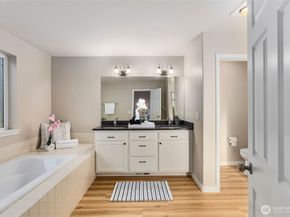 6203 NE 4th Circle, Renton WA 98059