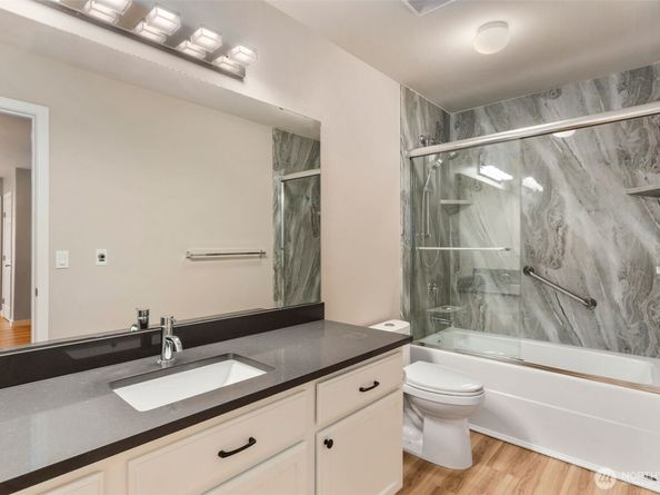 6203 NE 4th Circle, Renton WA 98059