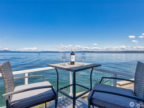 10879 Point Vashon Drive SW, Vashon WA 98070