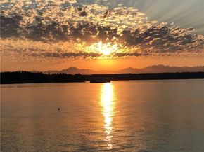 10879 Point Vashon Drive SW, Vashon WA 98070
