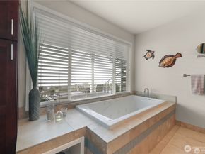 10879 Point Vashon Drive SW, Vashon WA 98070