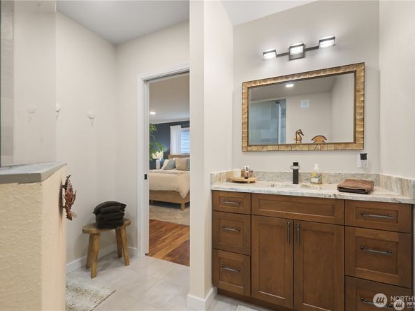 10879 Point Vashon Drive SW, Vashon WA 98070
