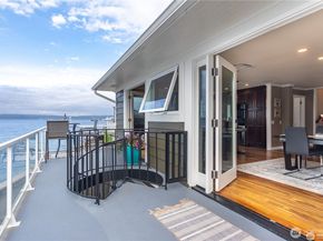 10879 Point Vashon Drive SW, Vashon WA 98070