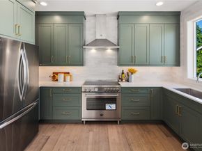 2618 E Roy Street, Seattle WA 98112