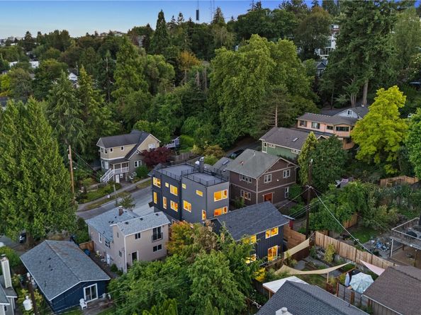 2618 E Roy Street, Seattle WA 98112