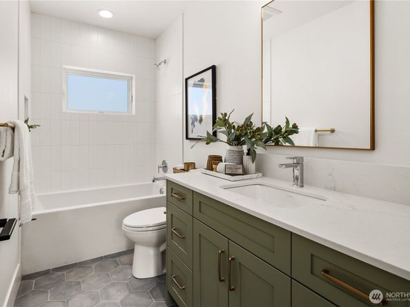 2618 E Roy Street, Seattle WA 98112