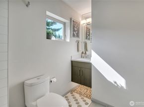 5008 Fauntleroy Way SW B, Seattle WA 98136
