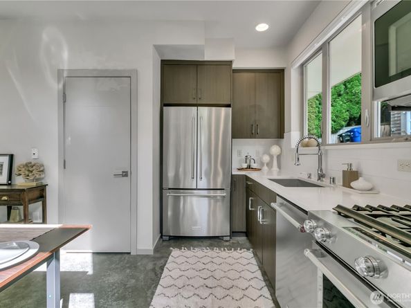 5008 Fauntleroy Way SW B, Seattle WA 98136