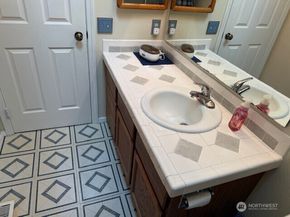 10905 SE 220th Place, Kent WA 98031