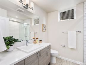 9235 B 16th Avenue SW, Seattle WA 98106