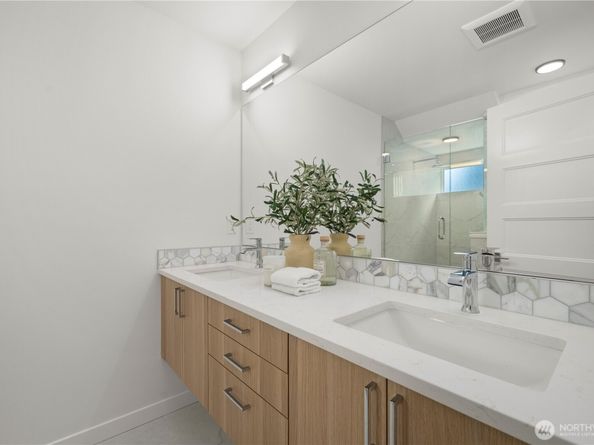 1208 A NW 83rd Street, Seattle WA 98117