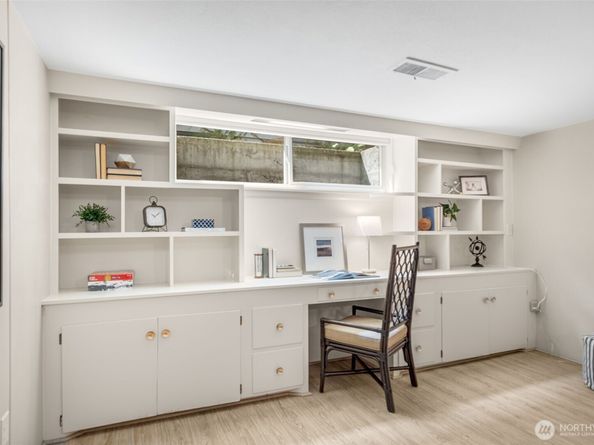 3627 Arapahoe Place W, Seattle WA 98199