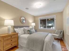 3627 Arapahoe Place W, Seattle WA 98199