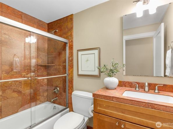 3627 Arapahoe Place W, Seattle WA 98199