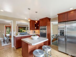 3627 Arapahoe Place W, Seattle WA 98199