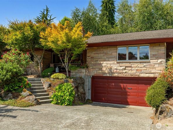 3627 Arapahoe Place W, Seattle WA 98199