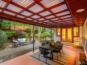 3627 Arapahoe Place W, Seattle WA 98199