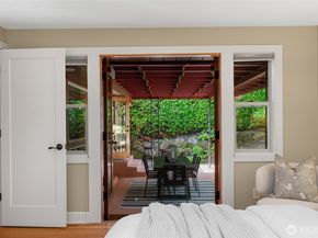 3627 Arapahoe Place W, Seattle WA 98199