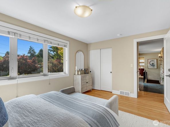 3627 Arapahoe Place W, Seattle WA 98199