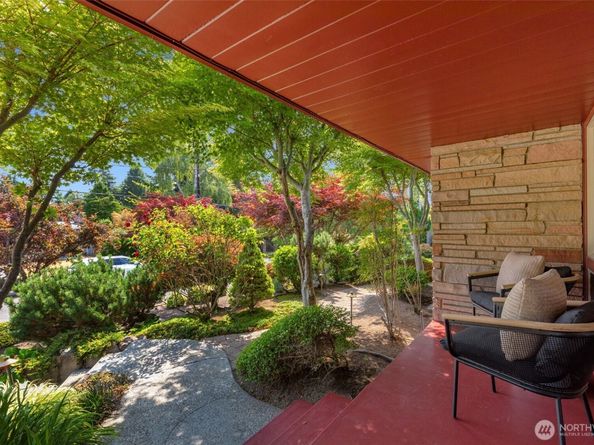 3627 Arapahoe Place W, Seattle WA 98199