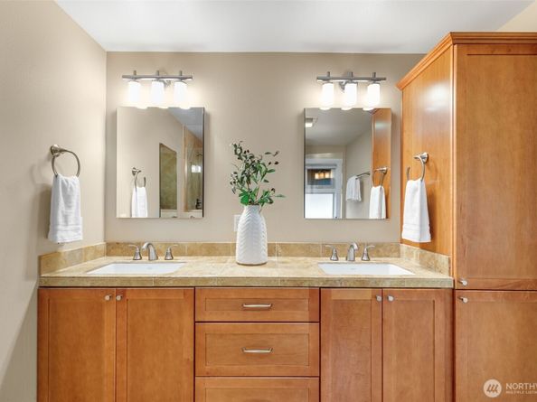 3627 Arapahoe Place W, Seattle WA 98199