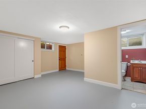 3627 Arapahoe Place W, Seattle WA 98199