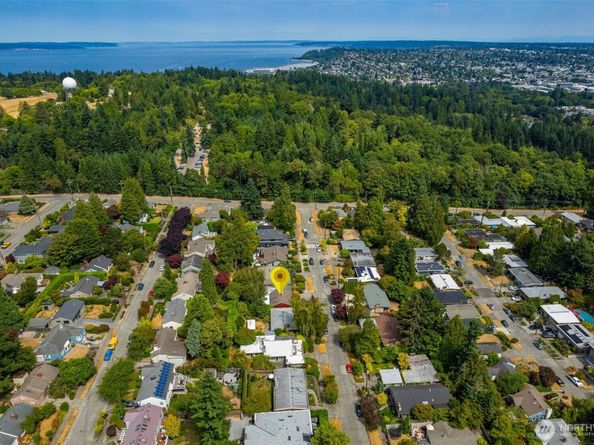 3627 Arapahoe Place W, Seattle WA 98199
