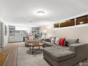 3627 Arapahoe Place W, Seattle WA 98199