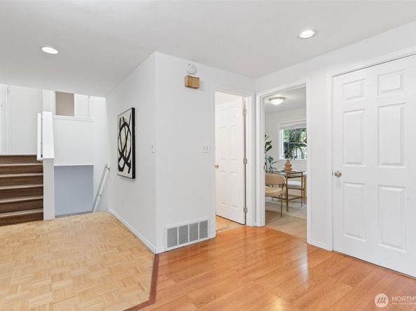16576 NE 97th Place, Redmond WA 98052