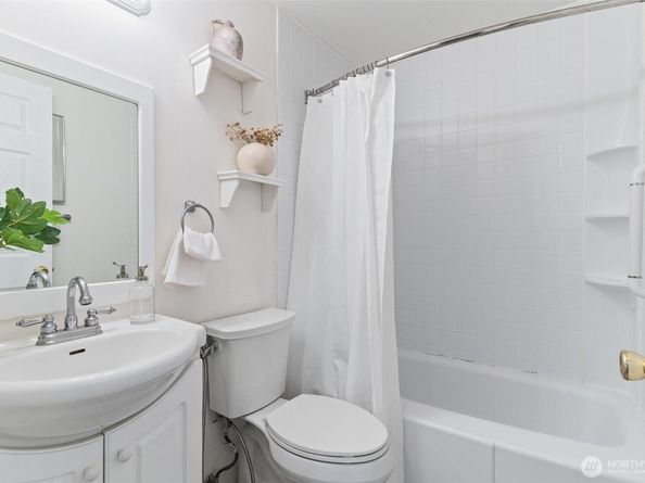16576 NE 97th Place, Redmond WA 98052