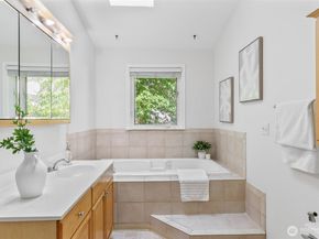 16576 NE 97th Place, Redmond WA 98052