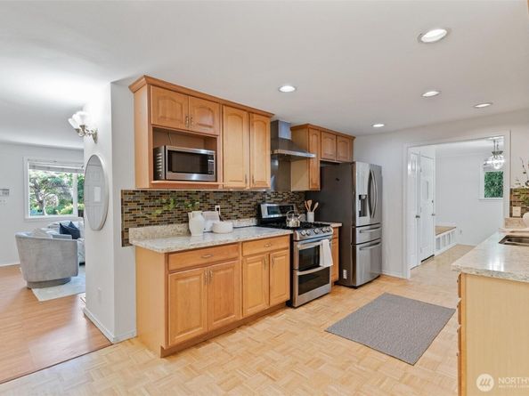 16576 NE 97th Place, Redmond WA 98052