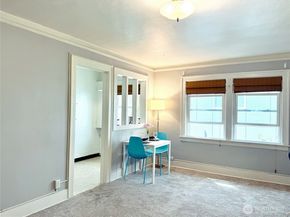4725 15th Avenue NE 27, Seattle WA 98105