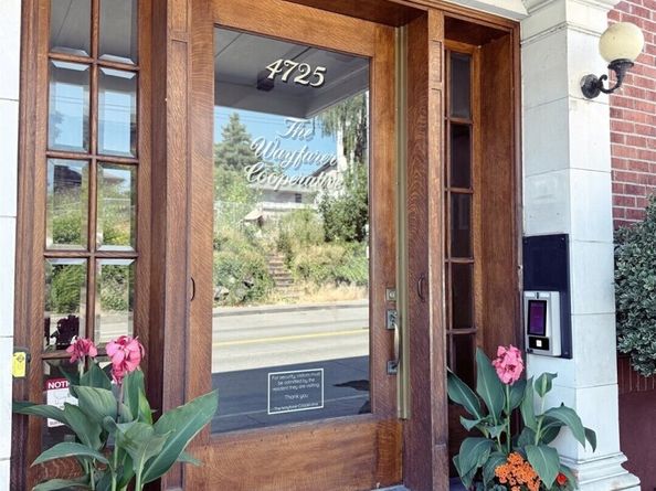 4725 15th Avenue NE 27, Seattle WA 98105
