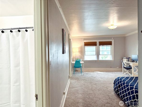 4725 15th Avenue NE 27, Seattle WA 98105