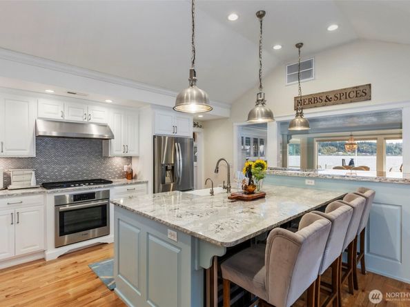609 Shore Drive, Bremerton WA 98310