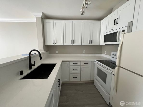 33020 10th Avenue SW J302, Federal Way WA 98023