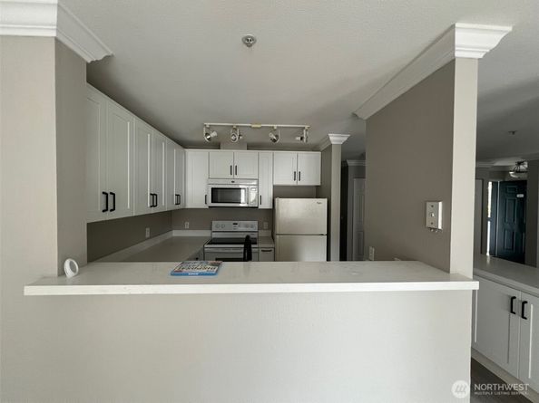 33020 10th Avenue SW J302, Federal Way WA 98023