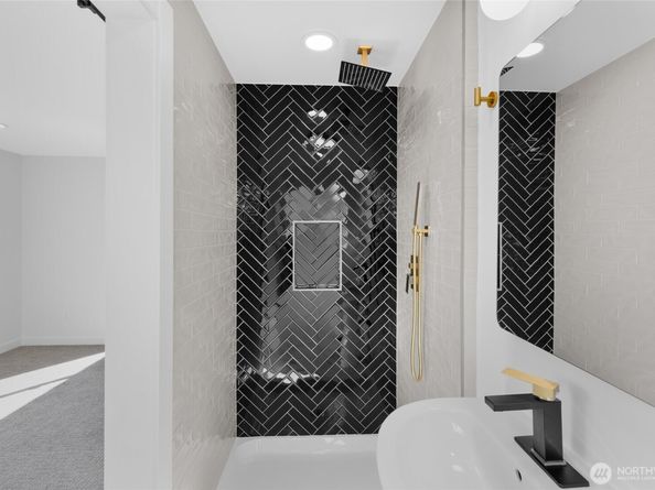 5150 S Creston Street, Seattle WA 98178