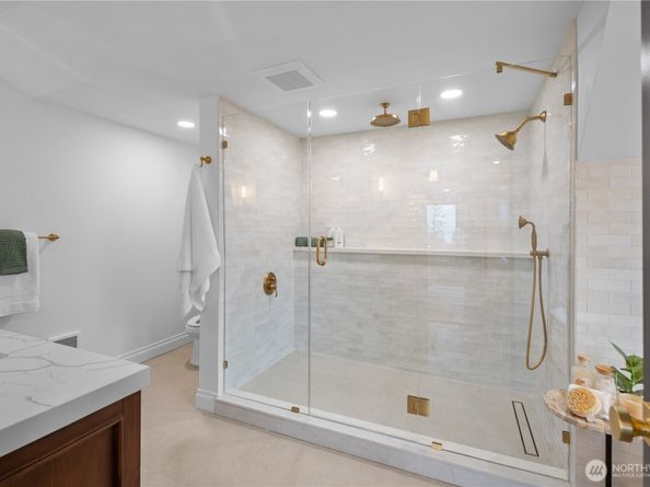 12216 Palatine Avenue N, Seattle WA 98133