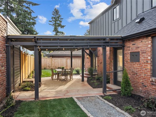 12216 Palatine Avenue N, Seattle WA 98133