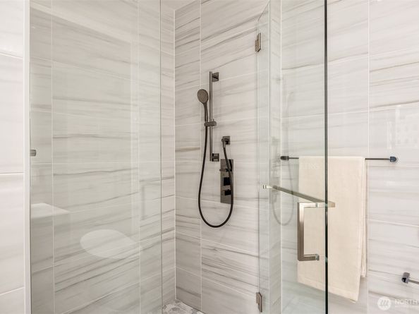 838 Avenue Square NE 308, Bellevue WA 98004