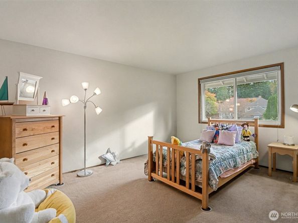 15823 SE 182nd Place, Renton WA 98058