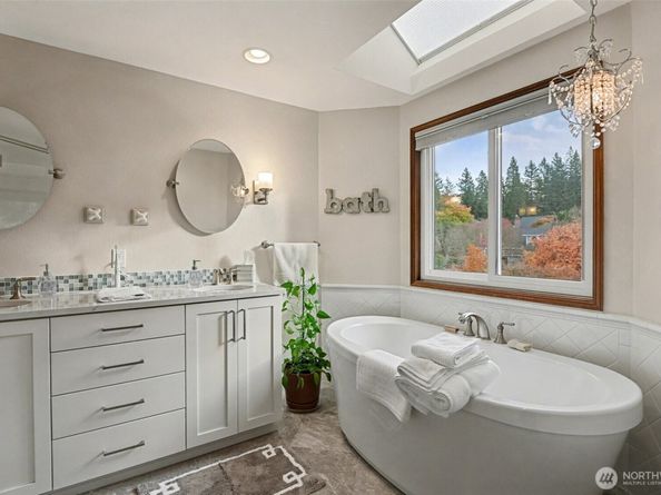 15823 SE 182nd Place, Renton WA 98058