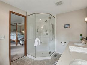 15823 SE 182nd Place, Renton WA 98058