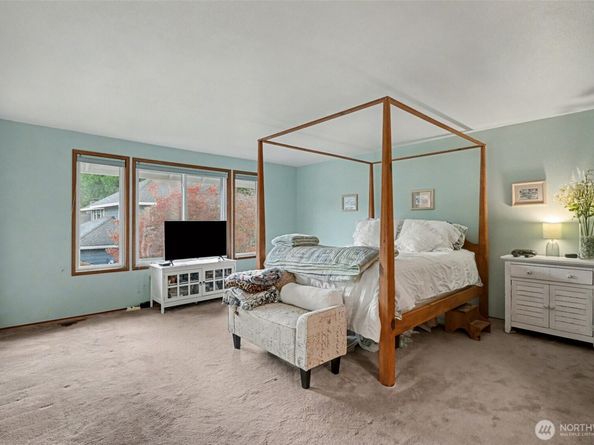 15823 SE 182nd Place, Renton WA 98058